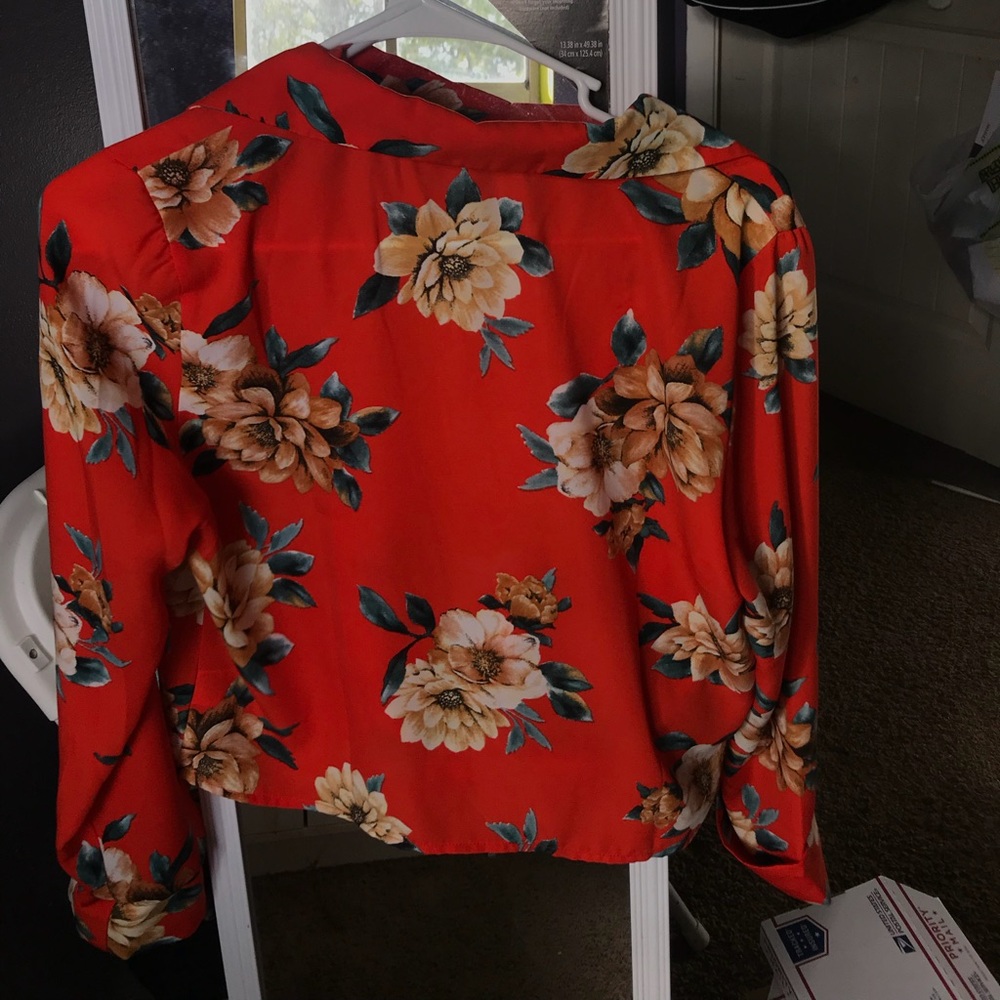 Top - Picture 2 of 2